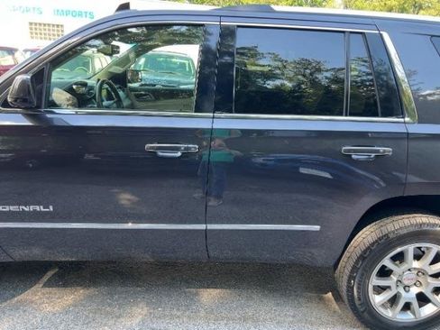 Used 2015 GMC Yukon Denali w/ Premium Package AWD/4WD image 11