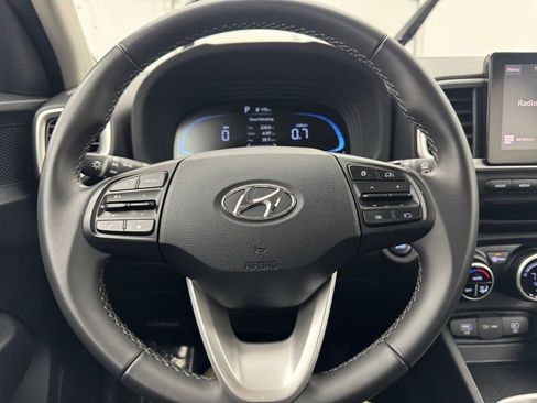 Used 2025 Hyundai Venue SEL FWD image 18