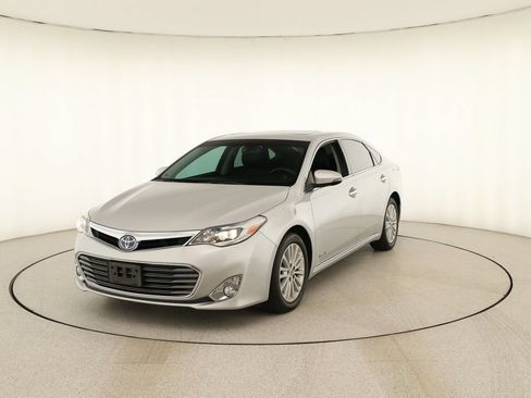 Used 2014 Toyota Avalon Limited w/ Technology Package FWD image 12