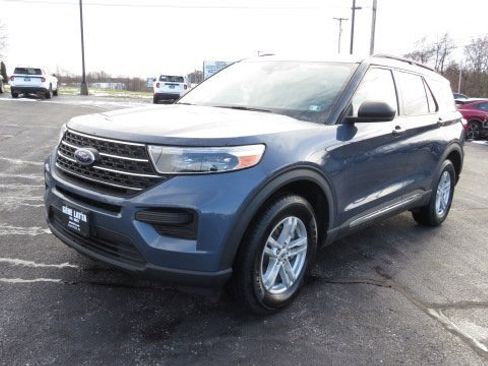 Certified 2021 Ford Explorer XLT image 3