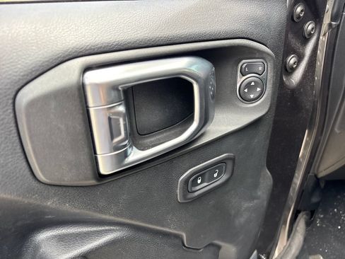 Used 2018 Jeep Wrangler Rubicon AWD/4WD image 16
