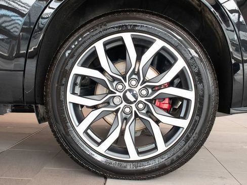 Used 2023 Cadillac XT6 Sport w/ LPO, Floor Liner Package AWD/4WD image 9