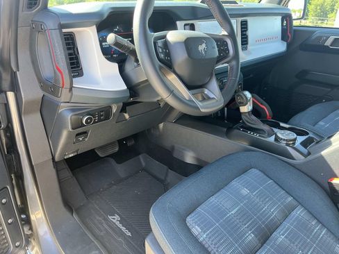 Used 2025 Ford Bronco Heritage Edition AWD/4WD image 11