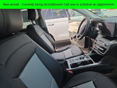 Used 2024 Ford Explorer XLT w/ Equipment Group 202A RWD image 11