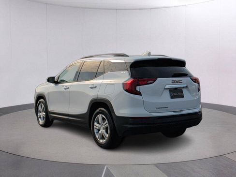 Used 2019 GMC Terrain SLE w/ Driver Convenience Package FWD image 3