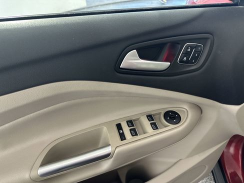 Used 2017 Ford Escape Titanium image 17