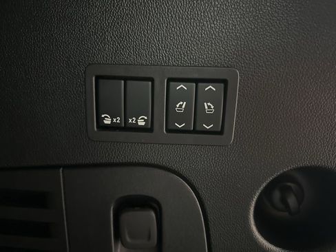 Used 2020 Chevrolet Tahoe Premier AWD/4WD image 38