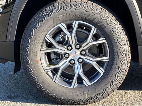 New 2026 GMC Acadia AT4 w/ Luxury Package AWD/4WD image 27