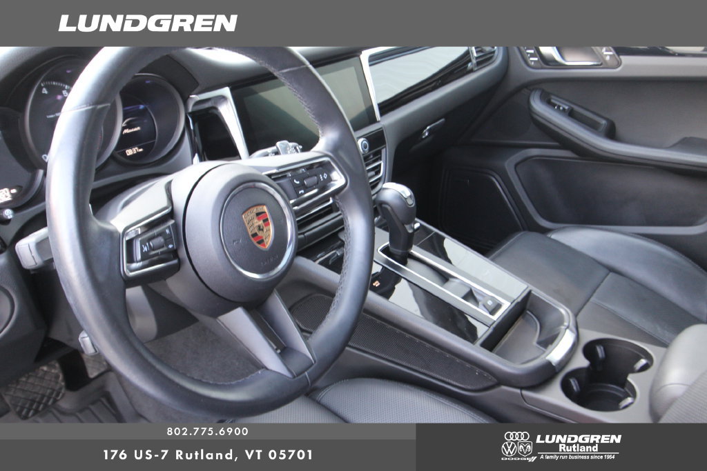 Used 2025 Porsche Macan AWD/4WD image 10