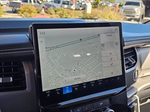 Used 2024 Ford Expedition XLT image 28