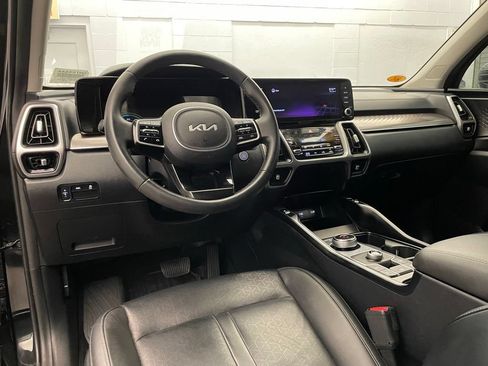 Used 2022 Kia Sorento S FWD image 12