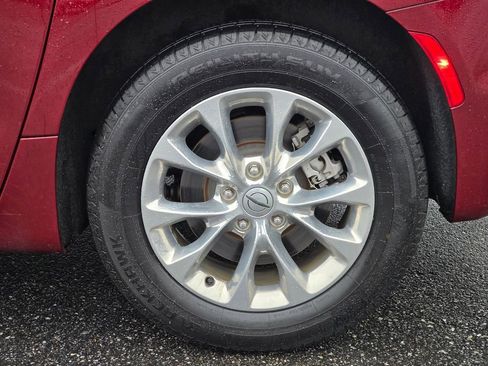 Used 2022 Chrysler Pacifica Touring-L image 23