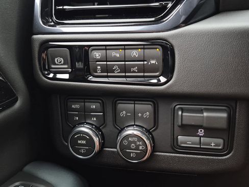 New 2026 GMC Yukon XL AT4 w/ AT4 Premium Plus Package image 19