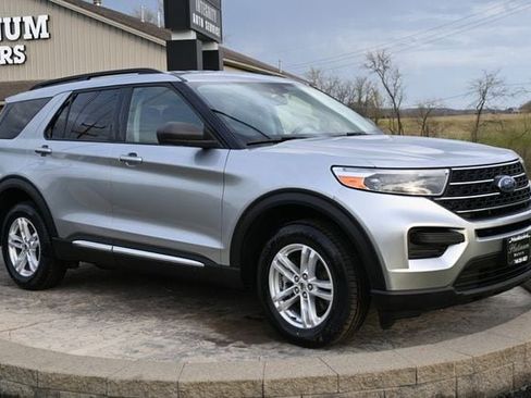 Used 2020 Ford Explorer XLT w/ Comfort Package AWD/4WD image 3