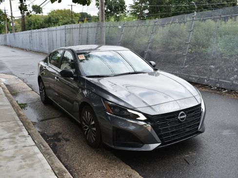 Used 2025 Nissan Altima 2.5 SV FWD image 4
