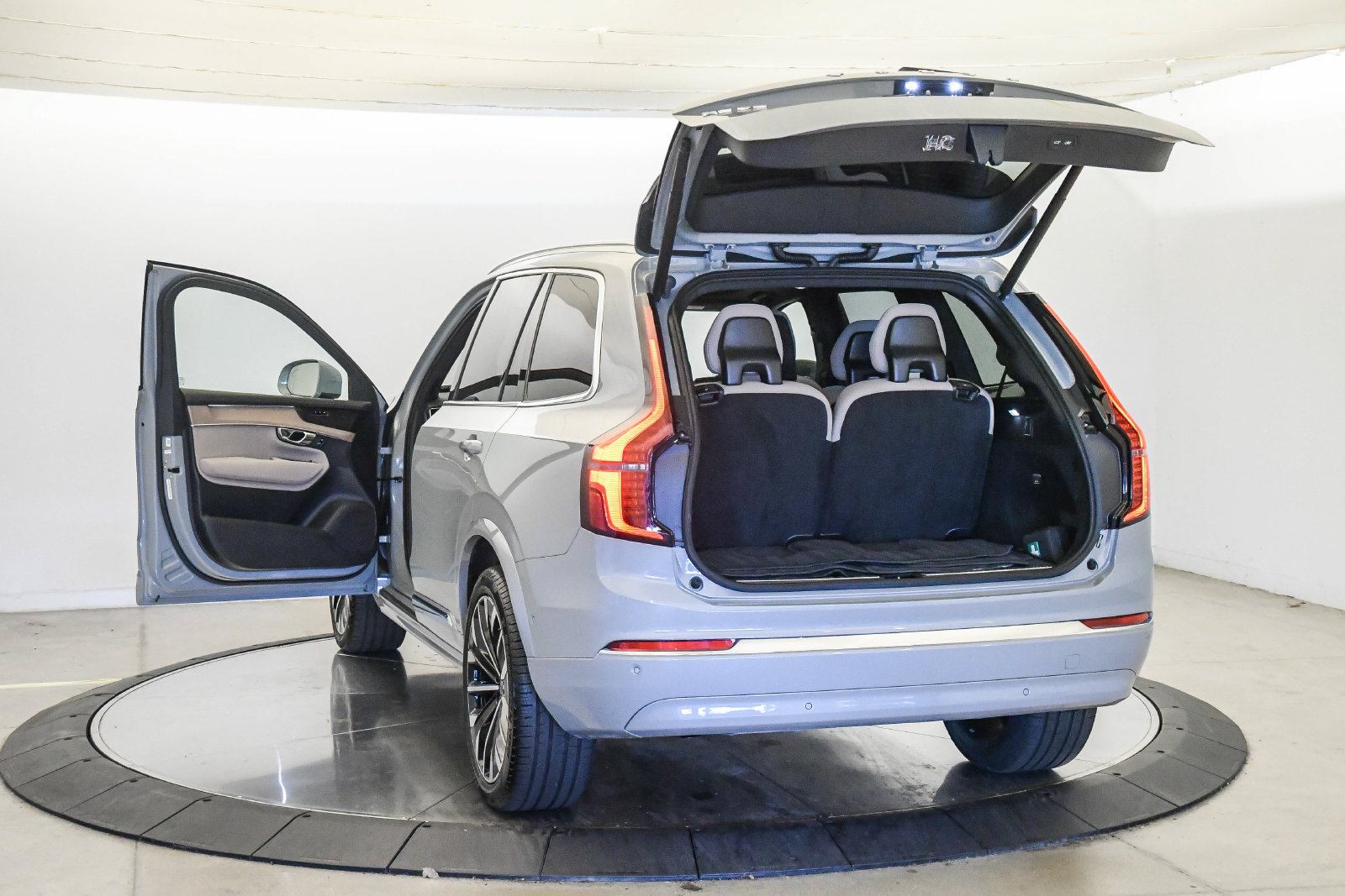 Certified 2026 Volvo XC90 B6 Plus AWD/4WD image 29