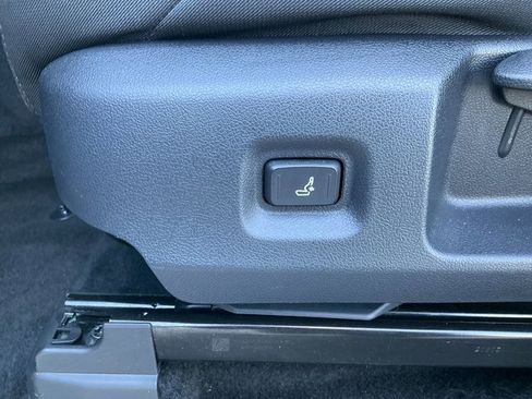 Used 2025 Toyota Tacoma SR image 6