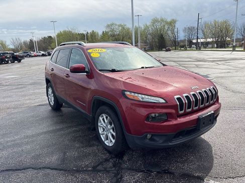 Used 2016 Jeep Cherokee Latitude image 3