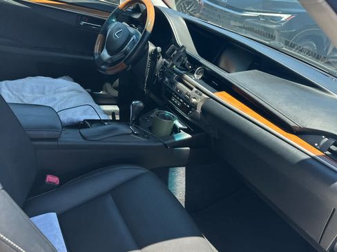 Used 2014 Lexus ES 300h w/ Premium Package w/Bamboo Trim FWD image 3