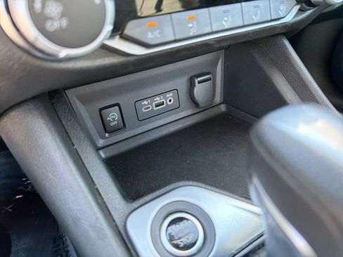 Used 2024 Nissan Sentra SV FWD image 25