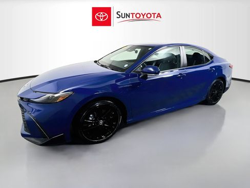 Used 2026 Toyota Camry SE FWD image 9