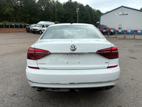 Used 2017 Volkswagen Passat 1.8T R-Line FWD image 4