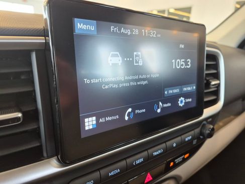 Used 2025 Hyundai Venue SEL FWD image 18