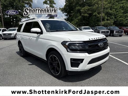 Used 2023 Ford Expedition Limited AWD/4WD image 1