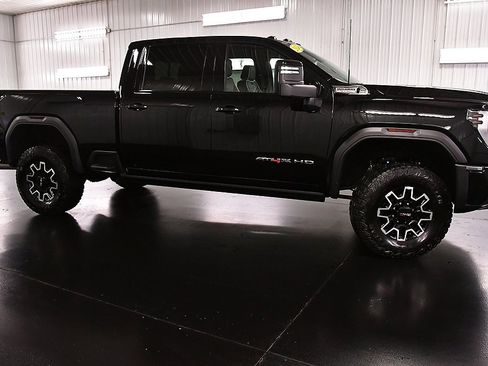 Used 2024 GMC Sierra 2500 AT4X image 8