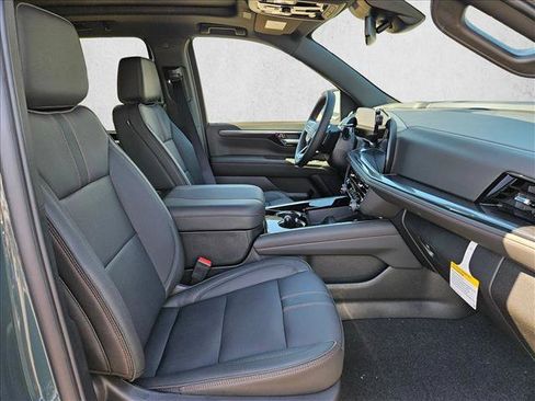 New 2026 Chevrolet Suburban RST AWD/4WD image 17