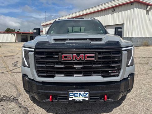 Used 2024 GMC Sierra 2500 AT4X AWD/4WD image 3
