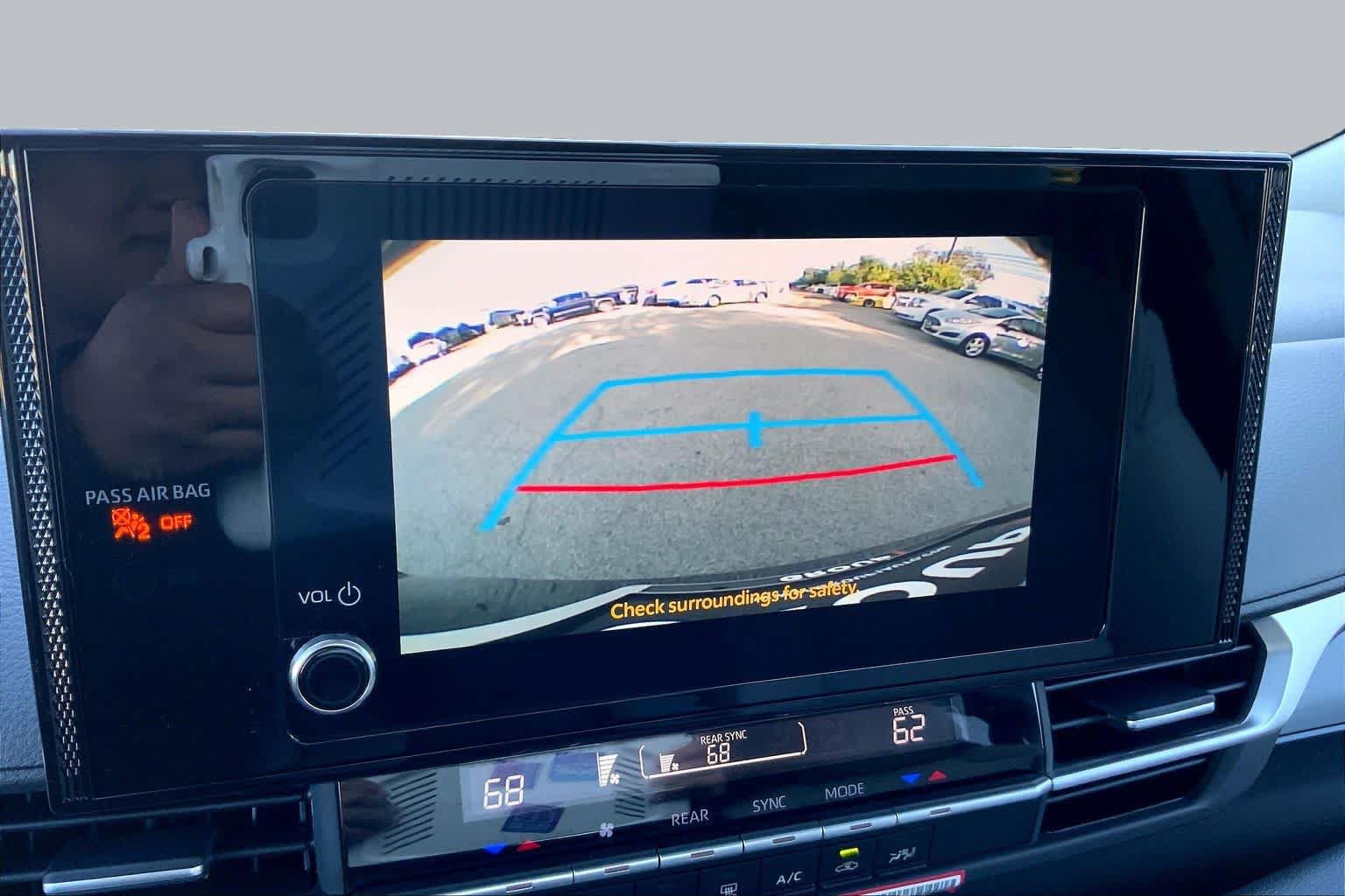 Used 2026 Toyota Sienna LE FWD image 25