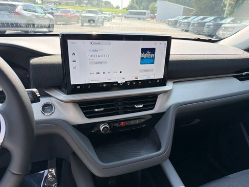 New 2026 Ford Explorer Active RWD image 17