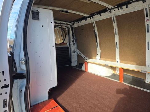 Used 2015 Chevrolet Express 2500 image 10