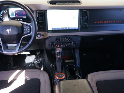 Used 2022 Ford Bronco Wildtrak AWD/4WD image 11