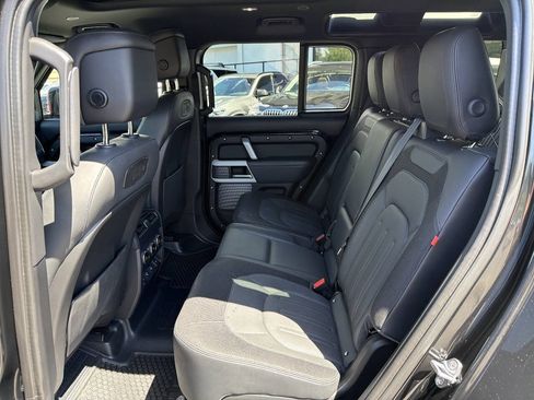 Used 2021 Land Rover Defender 110 X-Dynamic HSE AWD/4WD image 28