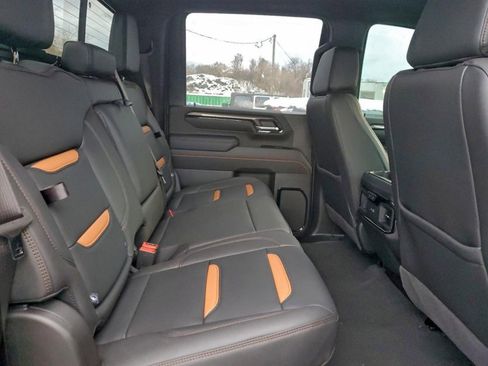 Used 2025 GMC Sierra 2500 AT4 w/ Technology Package image 7