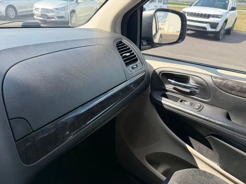 Used 2016 Dodge Grand Caravan SE w/ Quick Order Package 29E SE FWD image 17