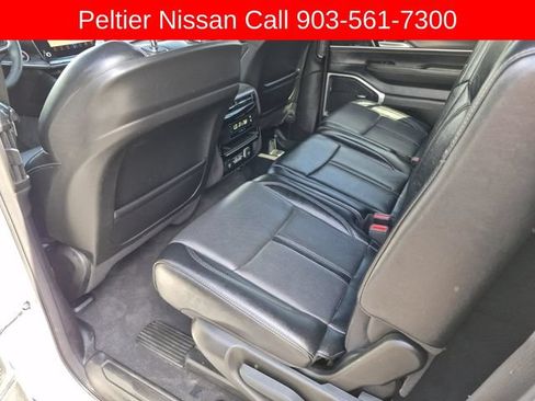 Used 2024 Jeep Wagoneer L Series II RWD image 26