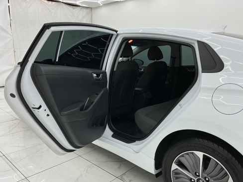 Used 2021 Hyundai Ioniq SE FWD image 22