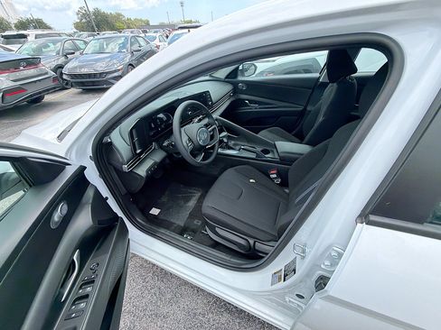 New 2026 Hyundai Elantra SE FWD image 14