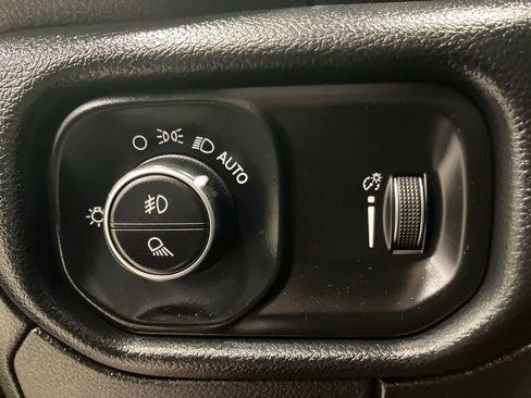 Used 2020 RAM 1500 Sport w/ Comfort & Convenience Group image 16