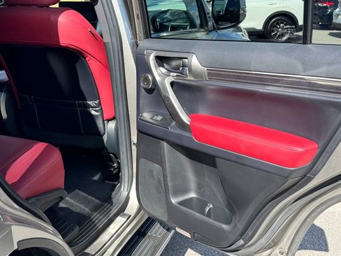 Used 2022 Lexus GX 460 Premium image 17