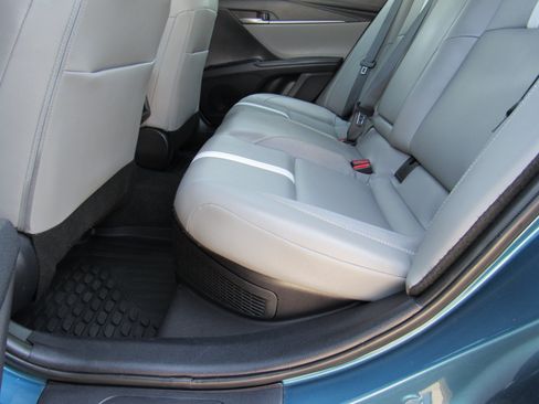 Used 2025 Toyota Camry SE FWD image 32