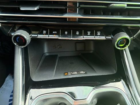 Certified 2025 Chevrolet Traverse Z71 w/ Enhanced Driving Package AWD/4WD image 38