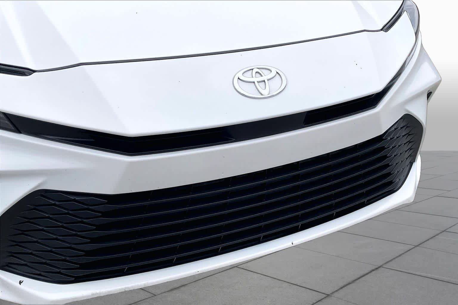Used 2025 Toyota Camry LE w/ Convenience Package FWD image 29