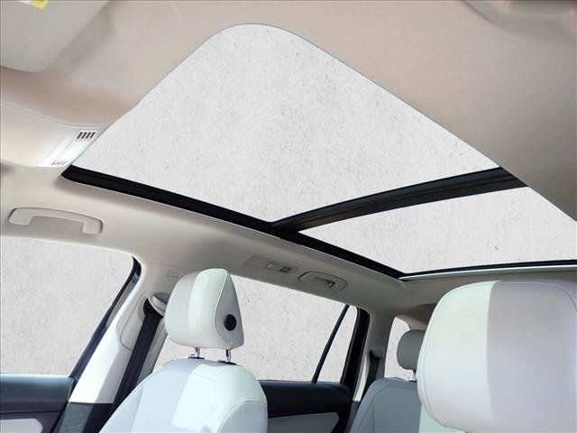 Used 2019 Volkswagen Tiguan SE w/ Panoramic Sunroof Package AWD/4WD image 14