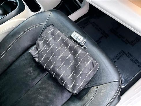 Used 2022 Chrysler Pacifica Touring-L image 20