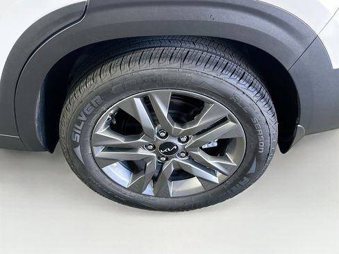 Used 2022 Kia Seltos LX AWD/4WD image 11