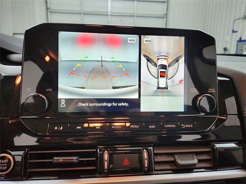 Used 2024 Nissan Pathfinder Platinum w/ Cargo Package image 30